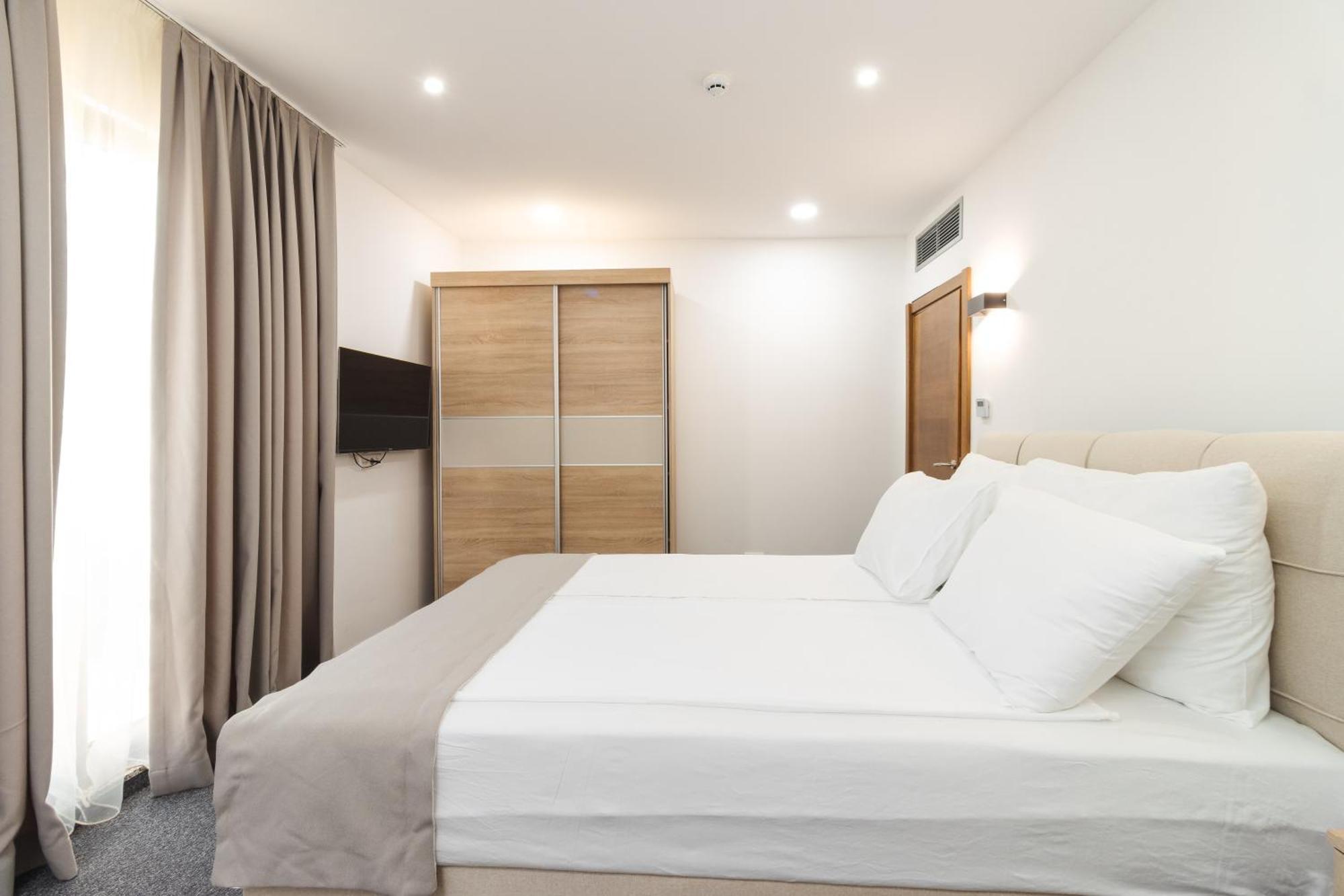 דוברה וודה Lux Hotel M מראה חיצוני תמונה