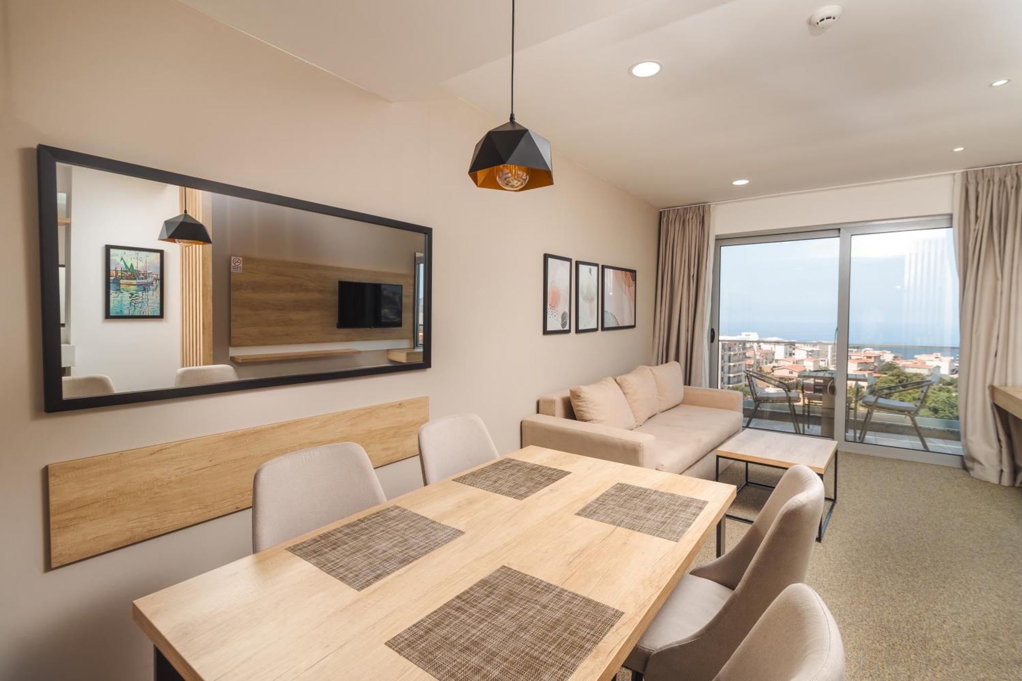 דוברה וודה Lux Hotel M מראה חיצוני תמונה