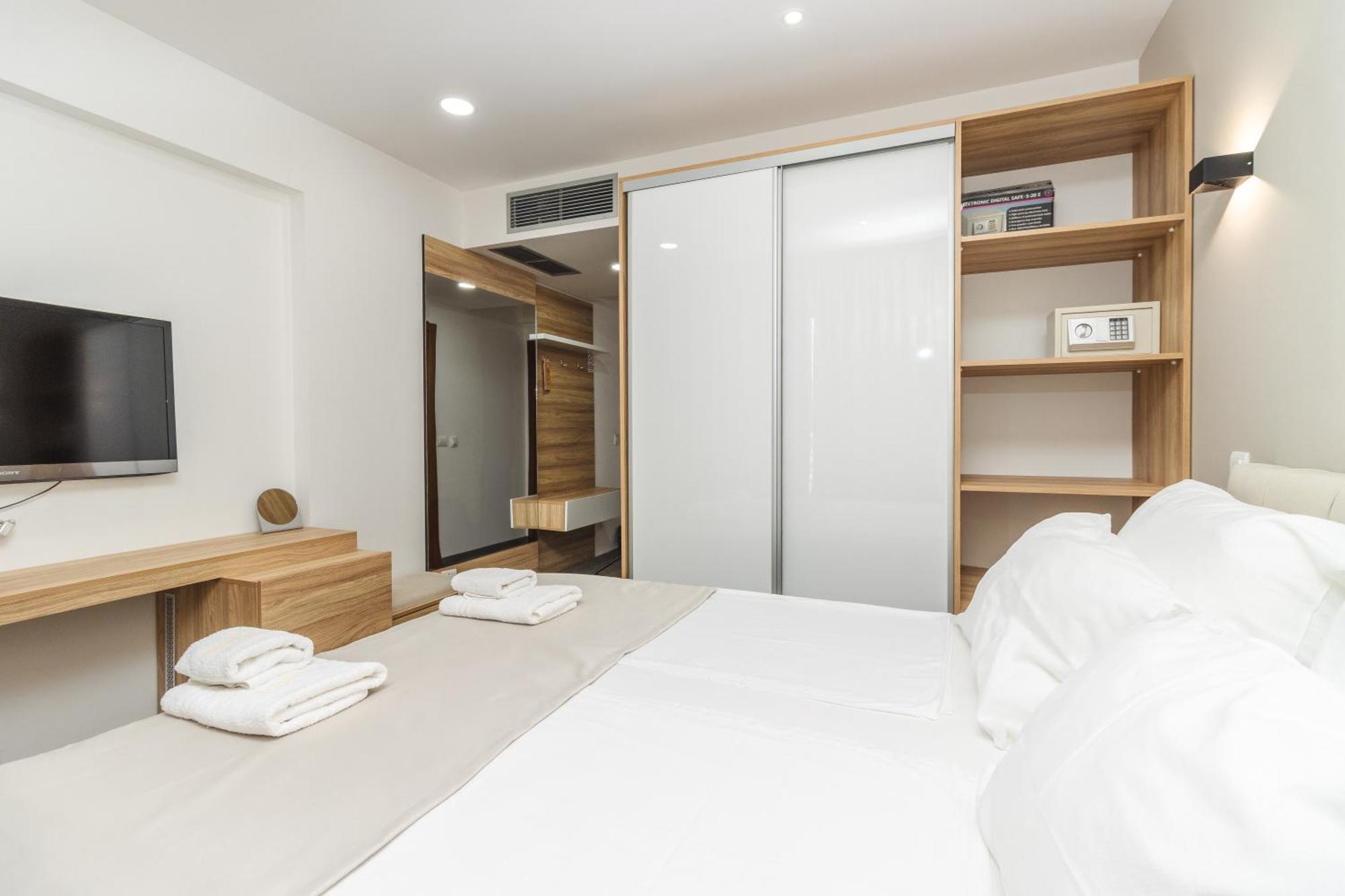 דוברה וודה Lux Hotel M מראה חיצוני תמונה