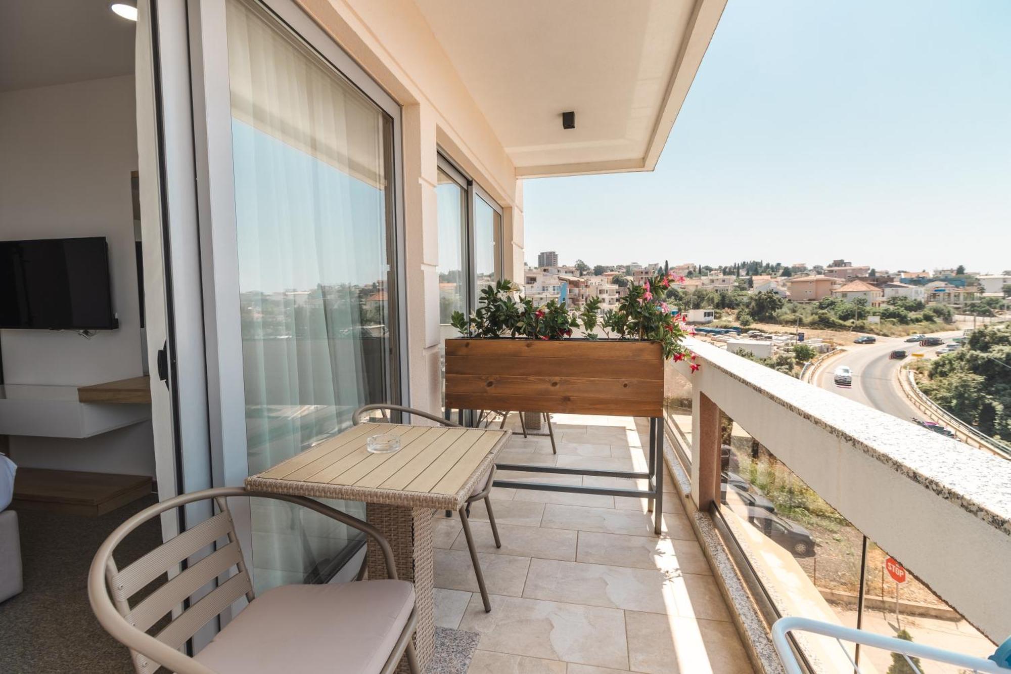 דוברה וודה Lux Hotel M מראה חיצוני תמונה