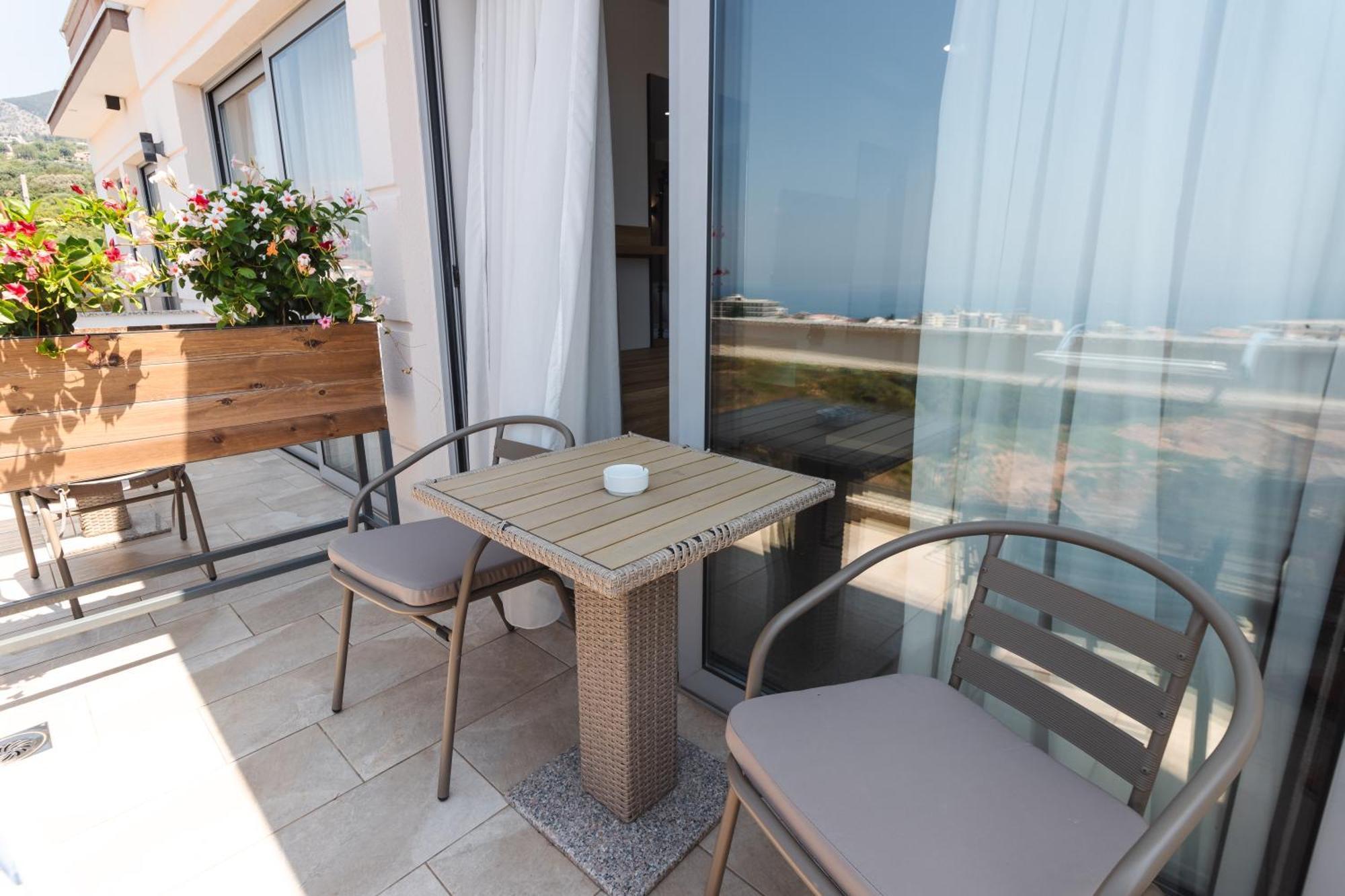 דוברה וודה Lux Hotel M מראה חיצוני תמונה