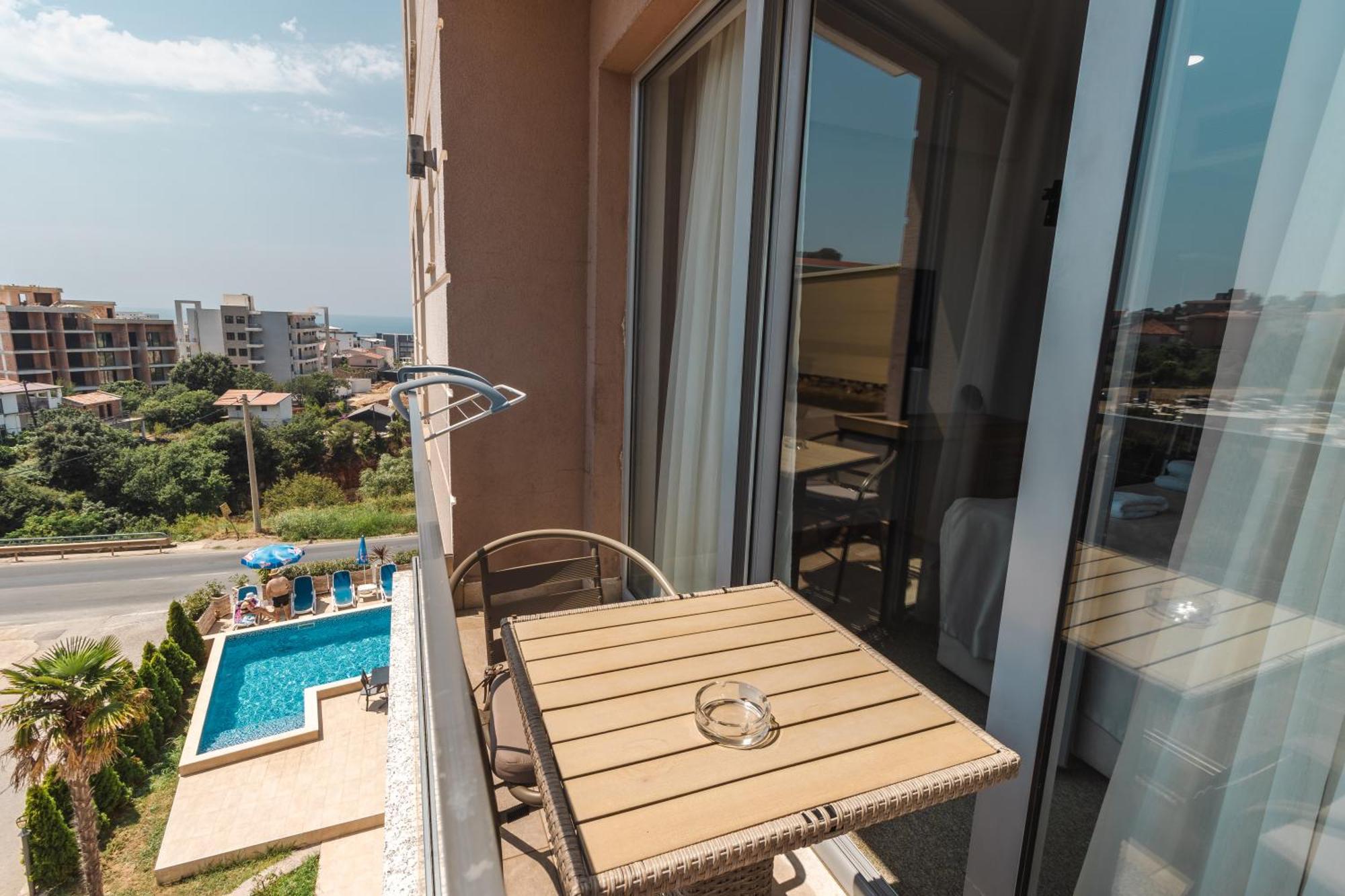 דוברה וודה Lux Hotel M מראה חיצוני תמונה