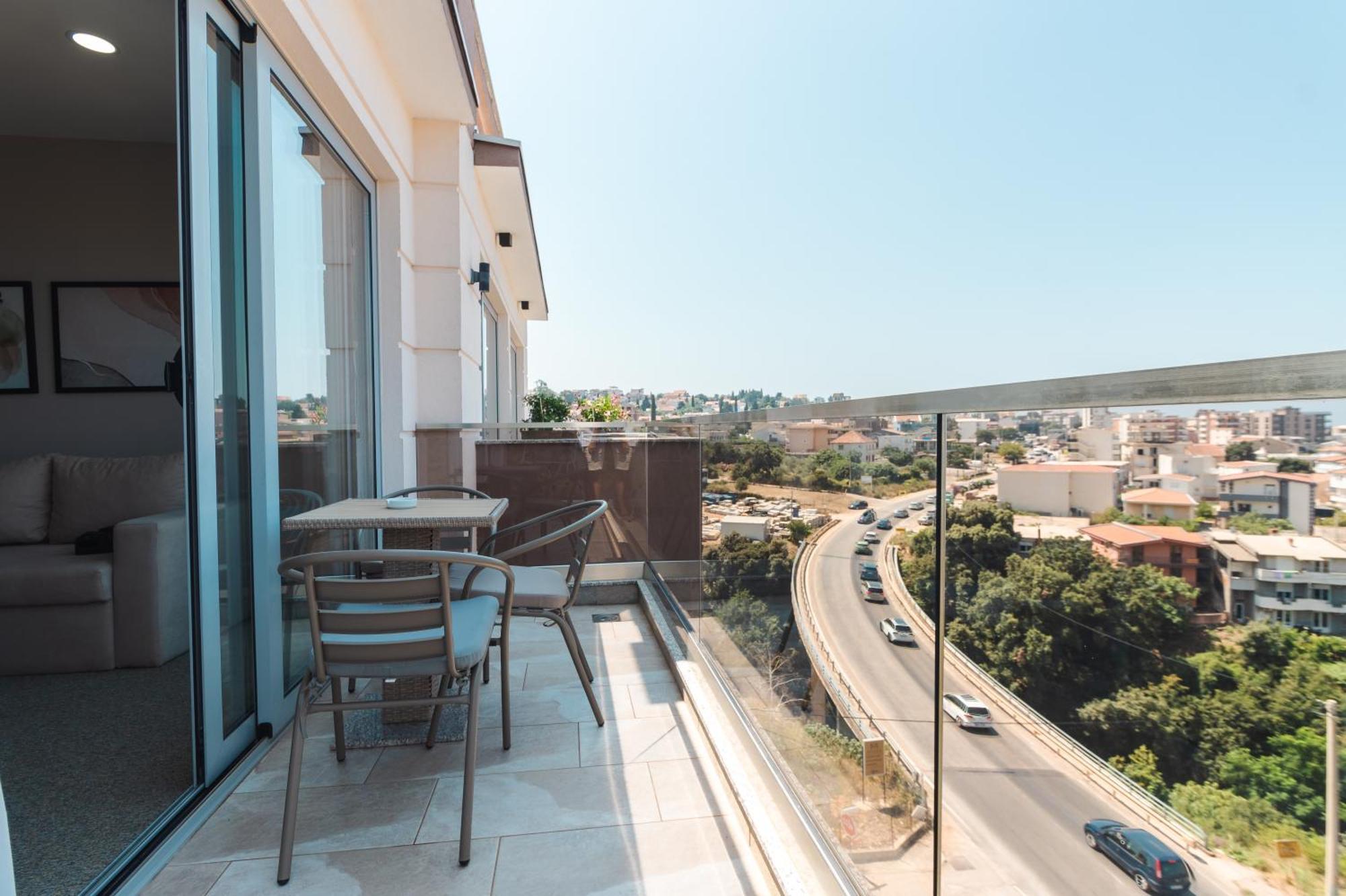 דוברה וודה Lux Hotel M מראה חיצוני תמונה