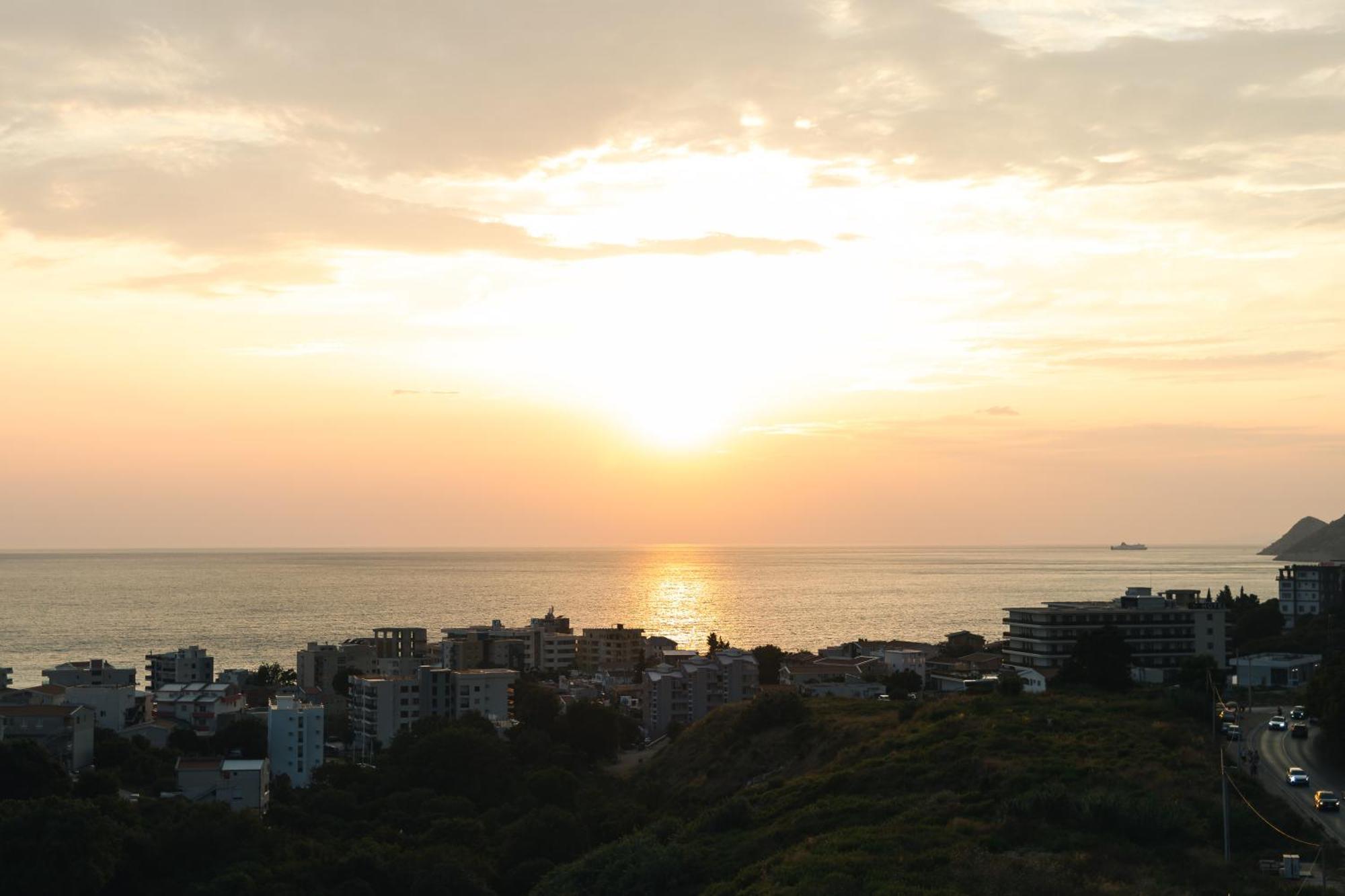 דוברה וודה Lux Hotel M מראה חיצוני תמונה