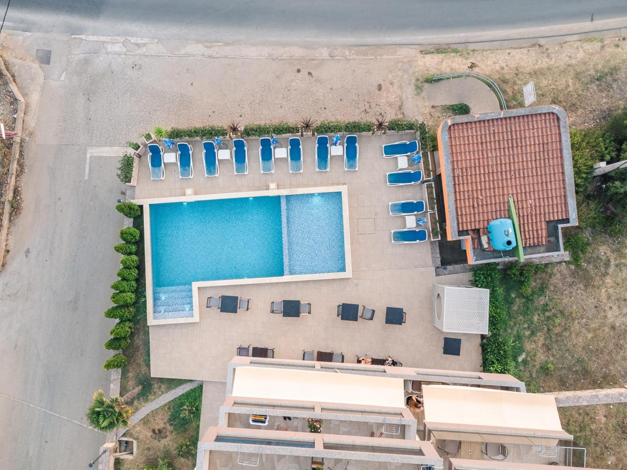 דוברה וודה Lux Hotel M מראה חיצוני תמונה