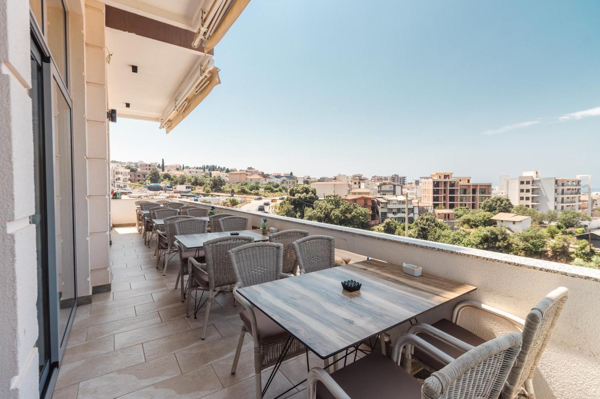 דוברה וודה Lux Hotel M מראה חיצוני תמונה