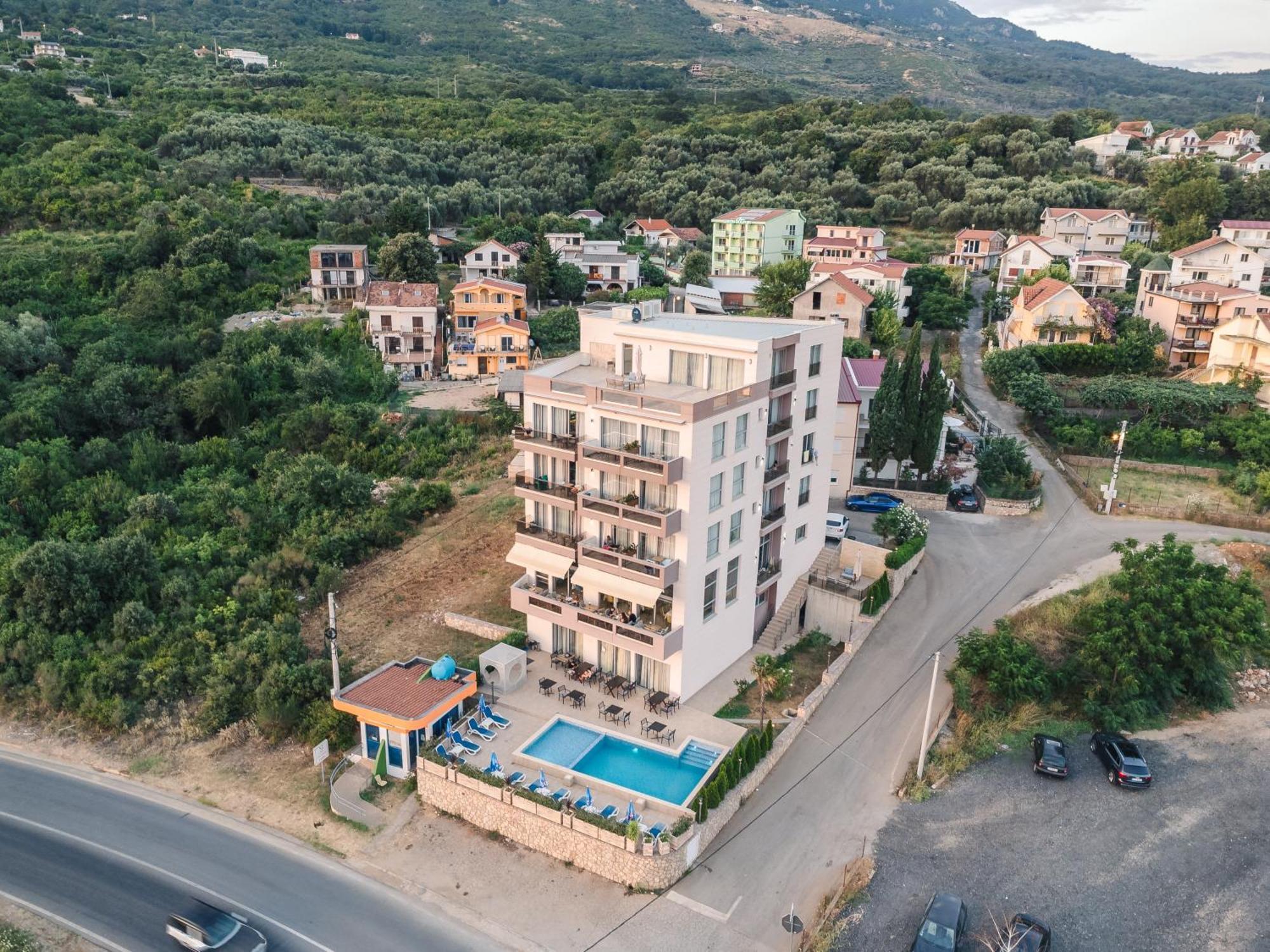 דוברה וודה Lux Hotel M מראה חיצוני תמונה