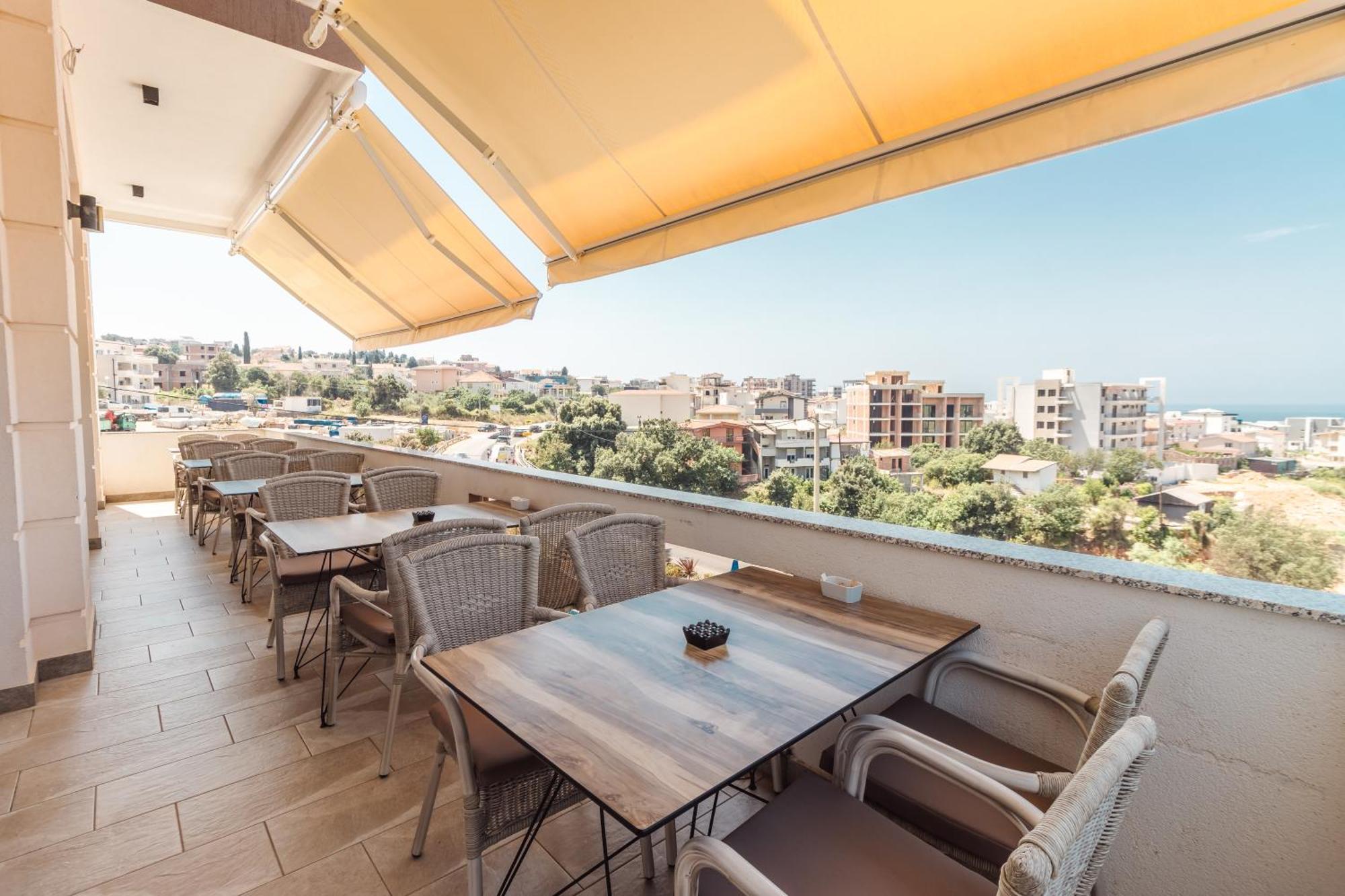 דוברה וודה Lux Hotel M מראה חיצוני תמונה
