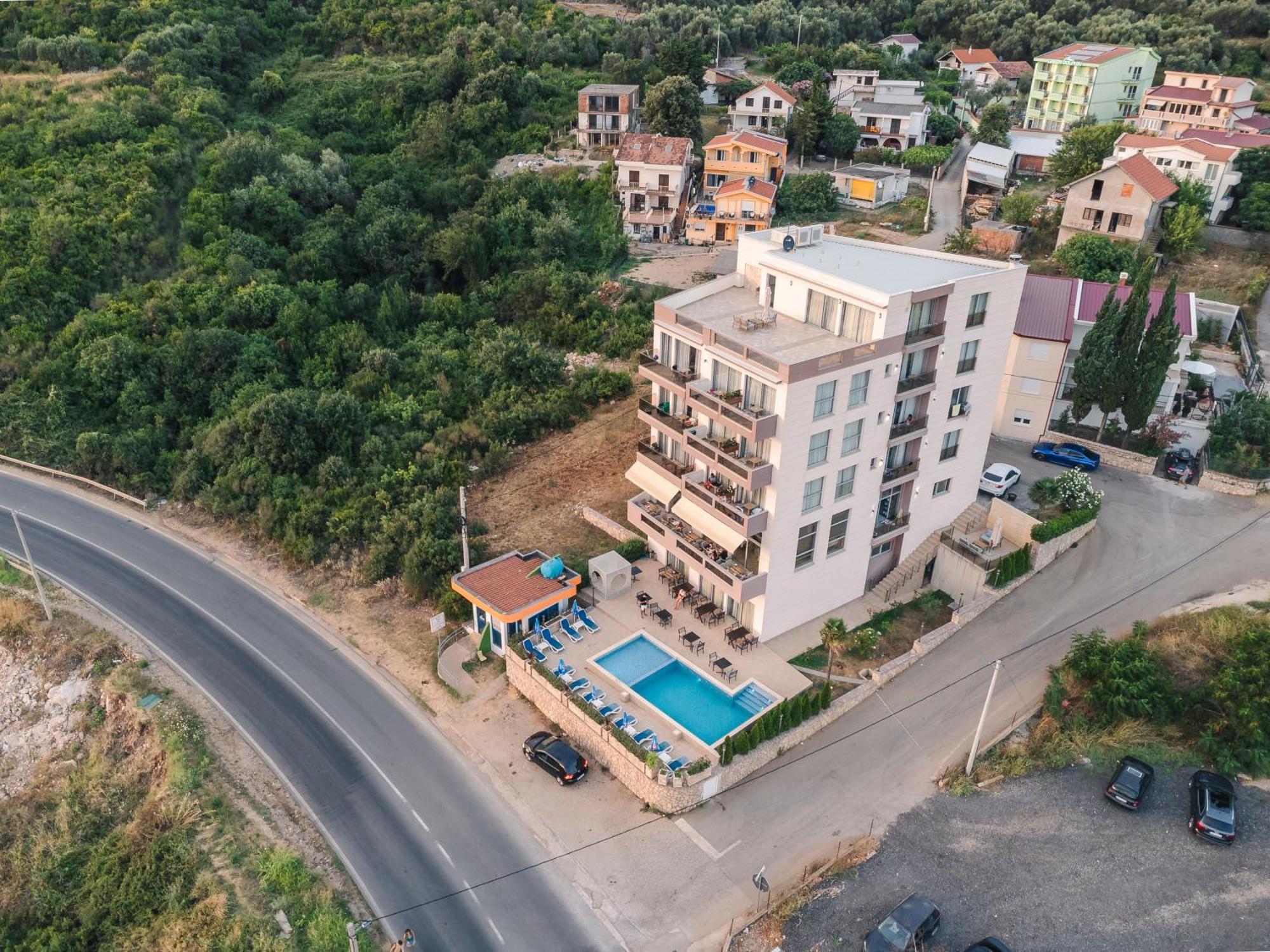 דוברה וודה Lux Hotel M מראה חיצוני תמונה